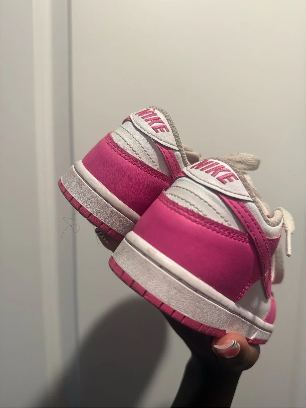 Nike Kids White and Pink Low-Top Sneakers